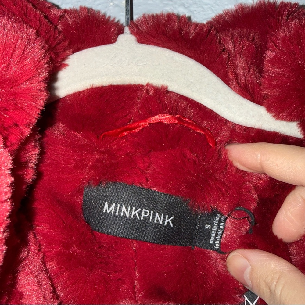 MINKPINK Kimora Dark Red Faux Fur Coat Jacket S Cozy
Glam Old Money Regencycore - Picture 4 of 5